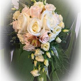 fwthumbPeach & cream Shower Bouquet.jpg